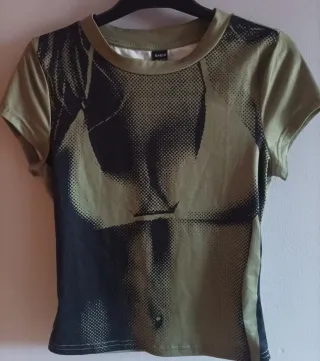 Camiseta Shein Estampado Corporal 3D