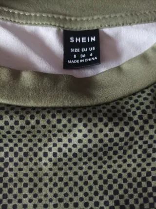 Camiseta Shein Estampado Corporal 3D