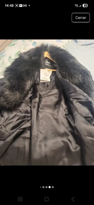 Abrigo largo Zara con cuello de pelo