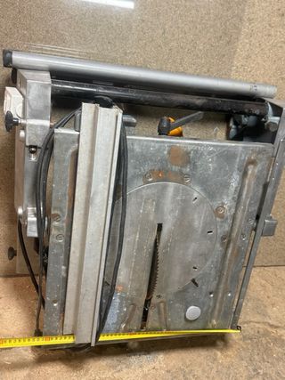 Sierra circular e ingletadora