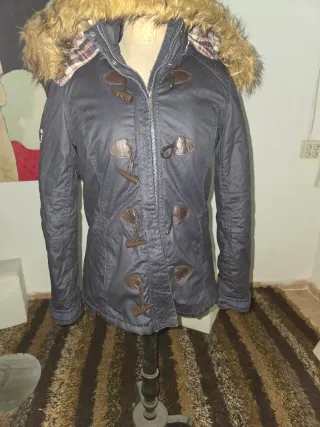 Abrigo negro mujer con capucha y pelo