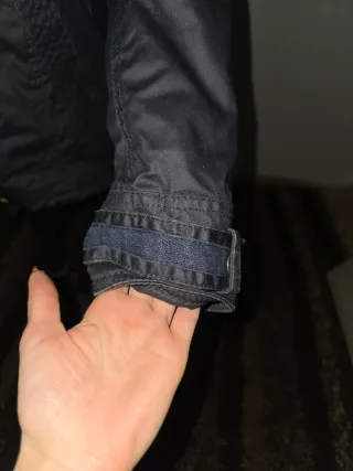 Abrigo negro mujer con capucha y pelo