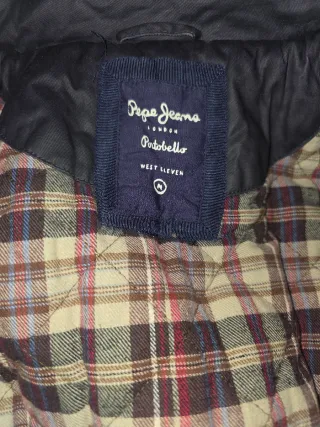 Abrigo negro mujer con capucha y pelo