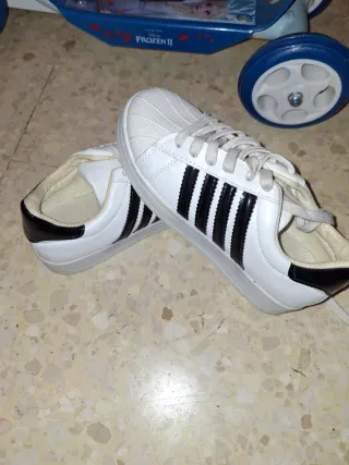 Zapatillas Adidas Mujer Blancas y Negras