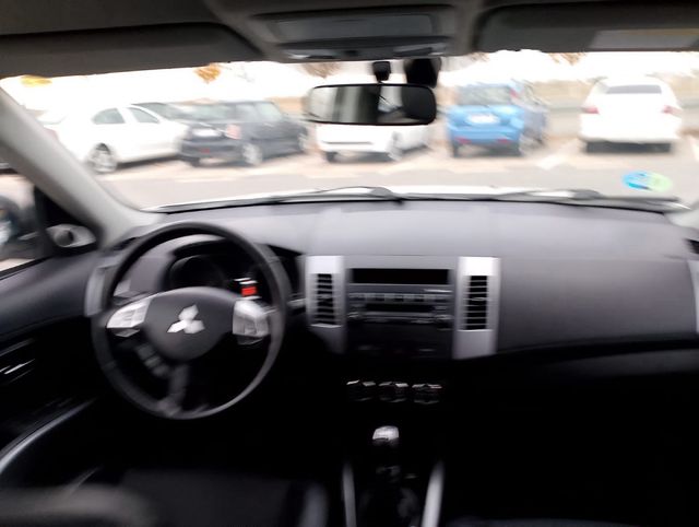 Mitsubishi Outlander 2012