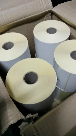 29 rollos de etiquetas para impresora industrial