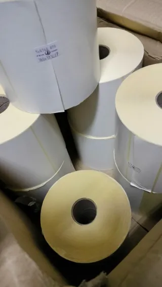 29 rollos de etiquetas para impresora industrial