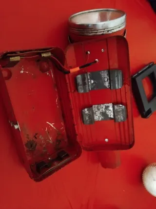 Linterna antigua roja