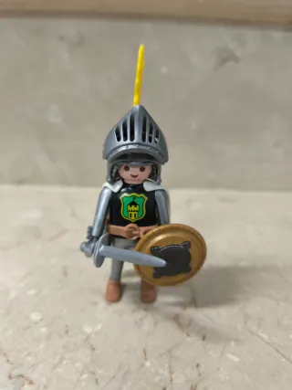 Playmobil medieval. Caballero de la torre amarilla