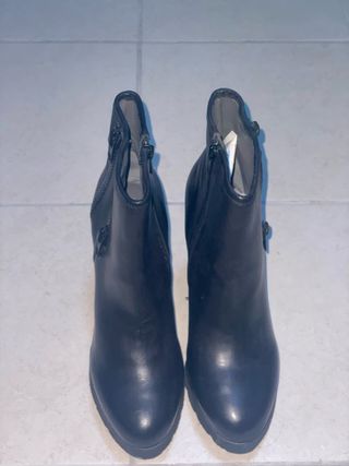 Stivali neri numero 39 con cerniera
