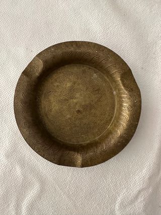 Cenicero de cobre grabado