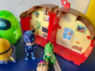 Lotto 48 Giocattoli Vari + Contenitore Lego