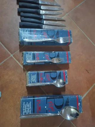 Set coltelli, forchette e cucchiai