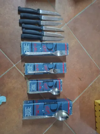 Set coltelli, forchette e cucchiai