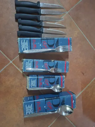Set coltelli, forchette e cucchiai