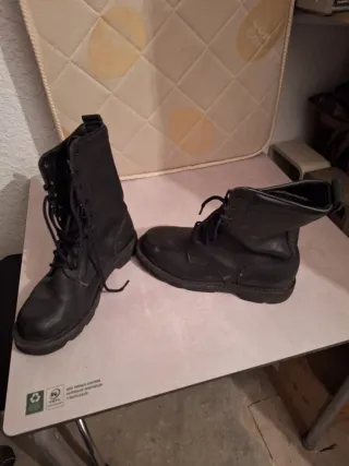Botas militares negras
