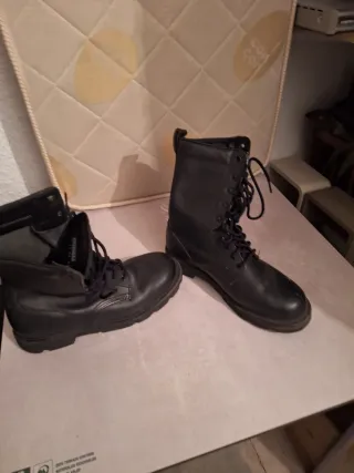 Botas militares negras