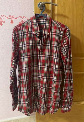 Camisa de cuadros roja y azul