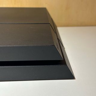 PS4 nera - parzialmente difettosa + gioco gratis