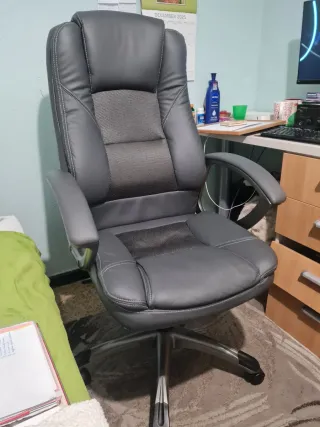 Silla de oficina ergonómica gris
