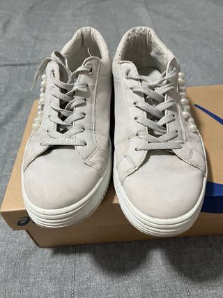 Zapatillas XTI casual con abalorios