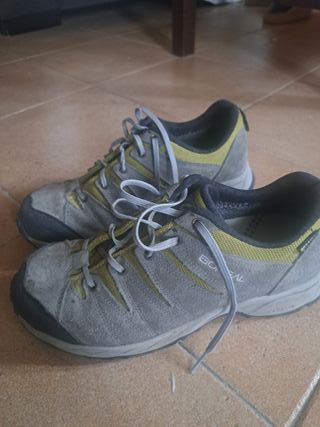 Zapatillas de montaña Boreal grises y verdes