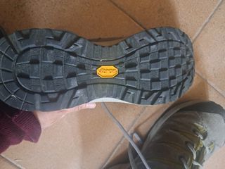 Zapatillas de montaña Boreal grises y verdes