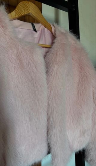 Abrigo rosa de pelo sintético