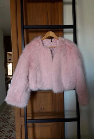 Abrigo rosa de pelo sintético