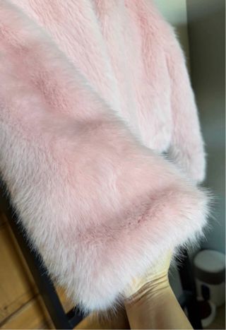 Abrigo rosa de pelo sintético