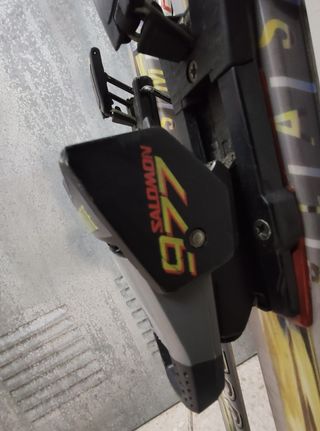 Esquís Fischer Plasma Edge con fijaciones y baston