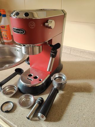 Cafetera De'Longhi Dedica EC685.R Roja