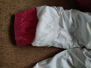 Pantalón de esquí blanco con cremalleras rosas