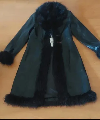 Abrigo efecto piel con pelo