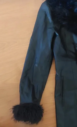 Abrigo efecto piel con pelo