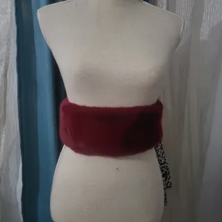 Bufanda leopardo con cuello borgoña