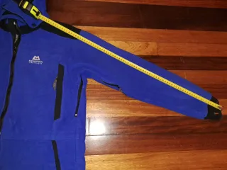 Chaqueta Mountain Equipment Azul Negra