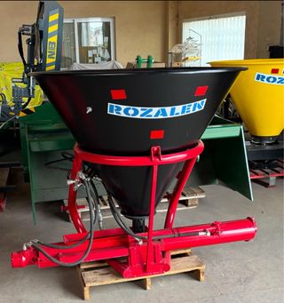 Abonadora para tractor con sinfín