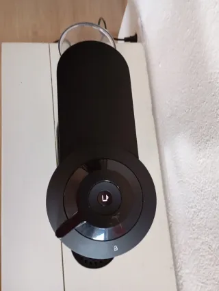 Cafetera Nespresso Vertuo Next Negra