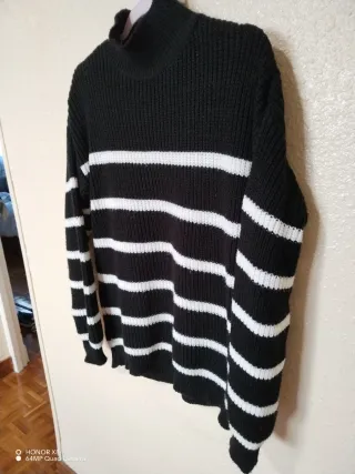 Jersey cuello alto rayas blanco y negro