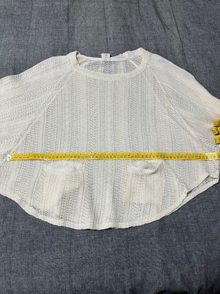 Top crop calado crema mangas murciélago