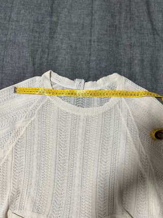 Top crop calado crema mangas murciélago