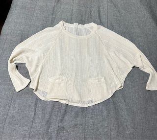 Top crop calado crema mangas murciélago