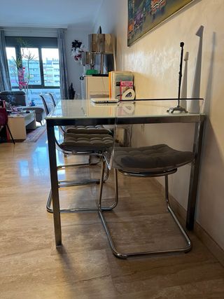 Mesa comedor moderna y 4 sillas IKEA