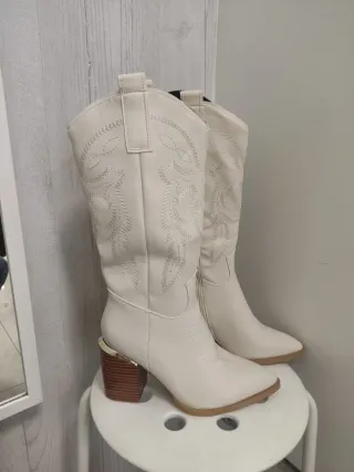 Botas cowboy beige tacón