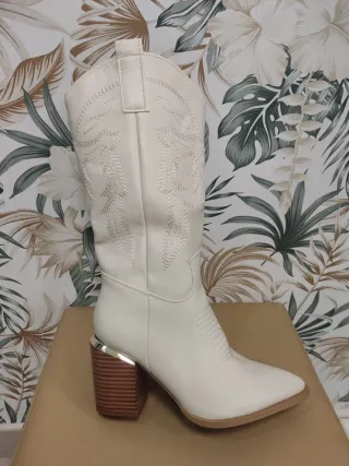 Botas cowboy beige tacón