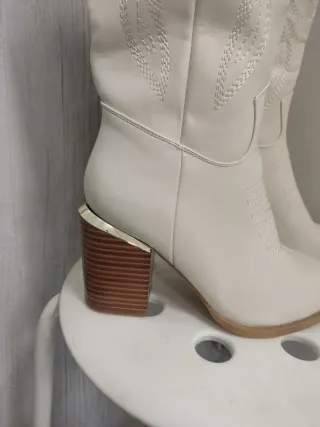 Botas cowboy beige tacón