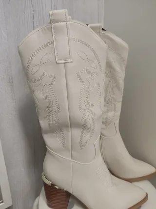 Botas cowboy beige tacón
