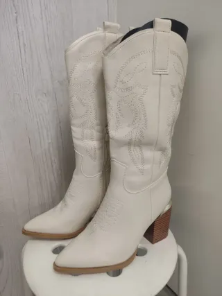 Botas cowboy beige tacón