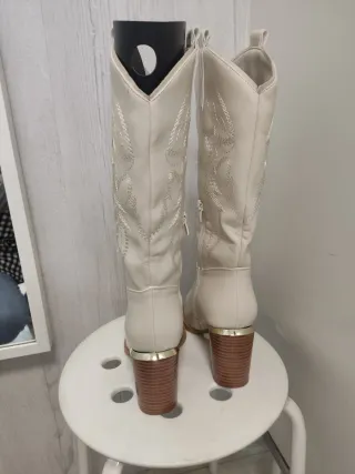 Botas cowboy beige tacón